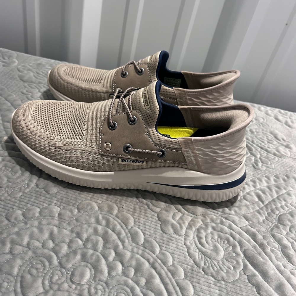 Skechers Hands Free Slip-ins Mens 9 Taupe Navy Boat Shoe Sneakers 210612